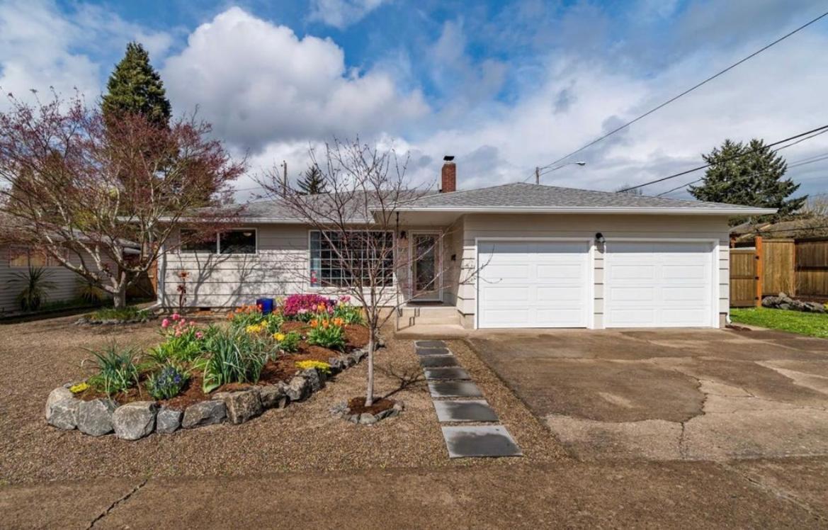 Colorful 50'S Ranch In The Heart Of Eugene Villa Exterior photo