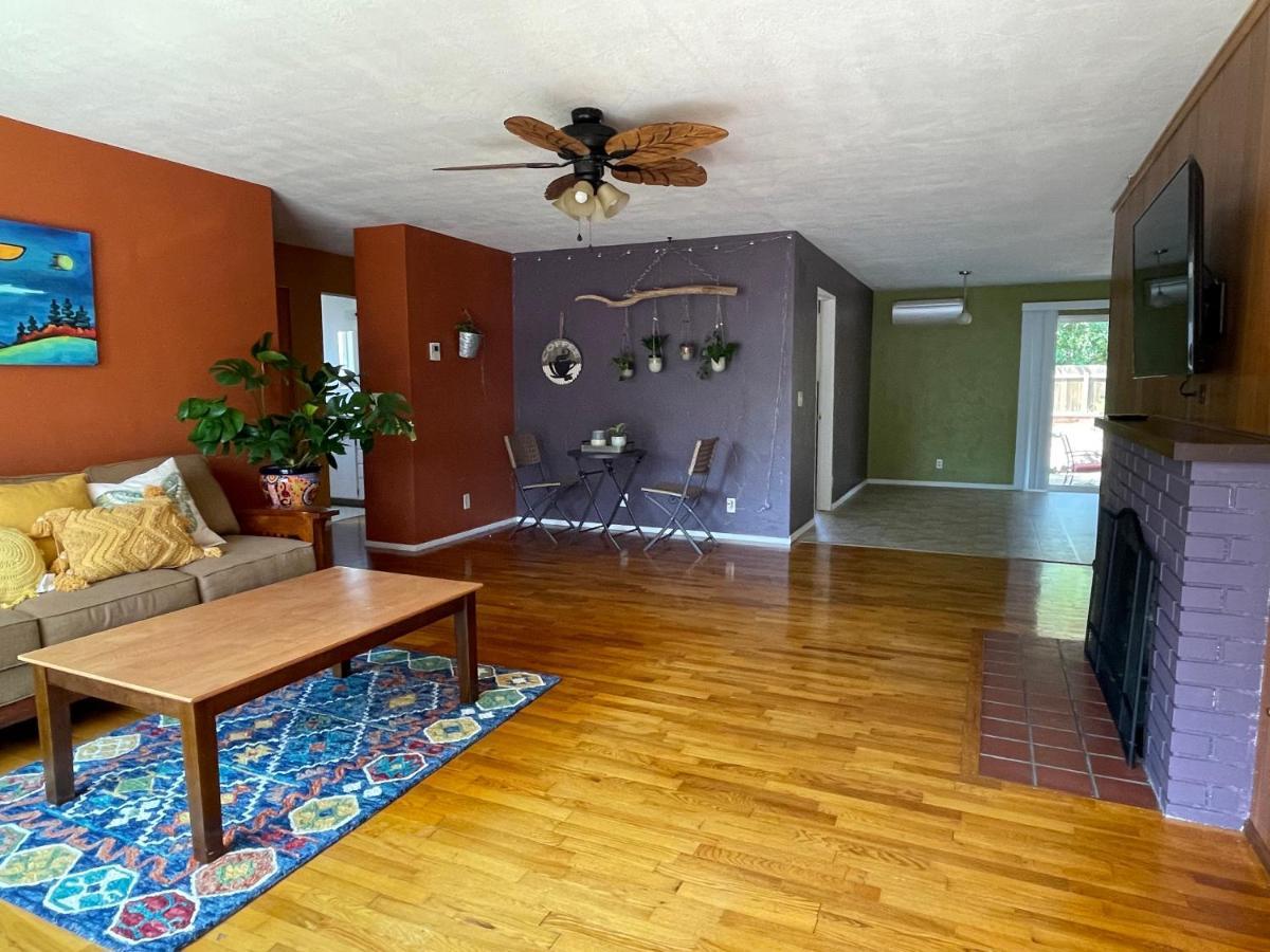 Colorful 50'S Ranch In The Heart Of Eugene Villa Exterior photo