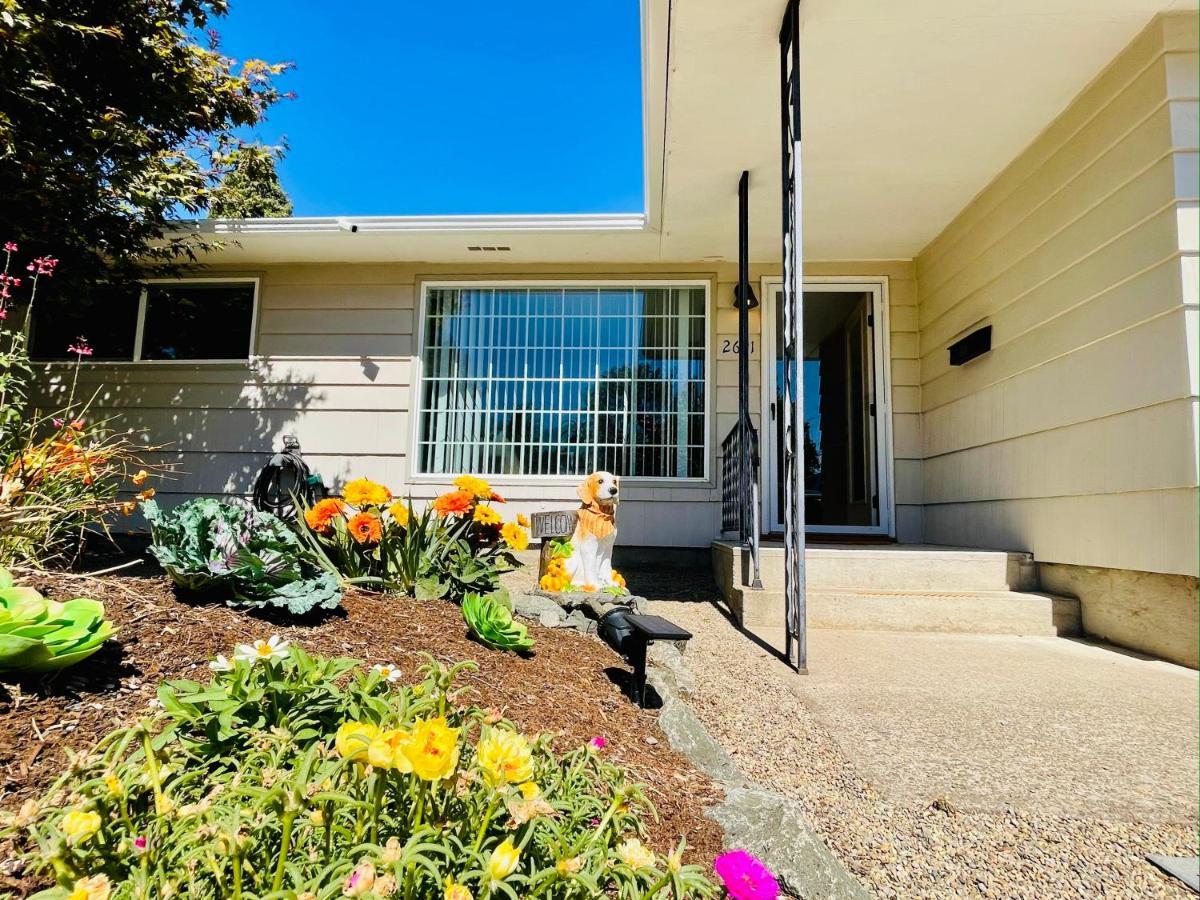 Colorful 50'S Ranch In The Heart Of Eugene Villa Exterior photo